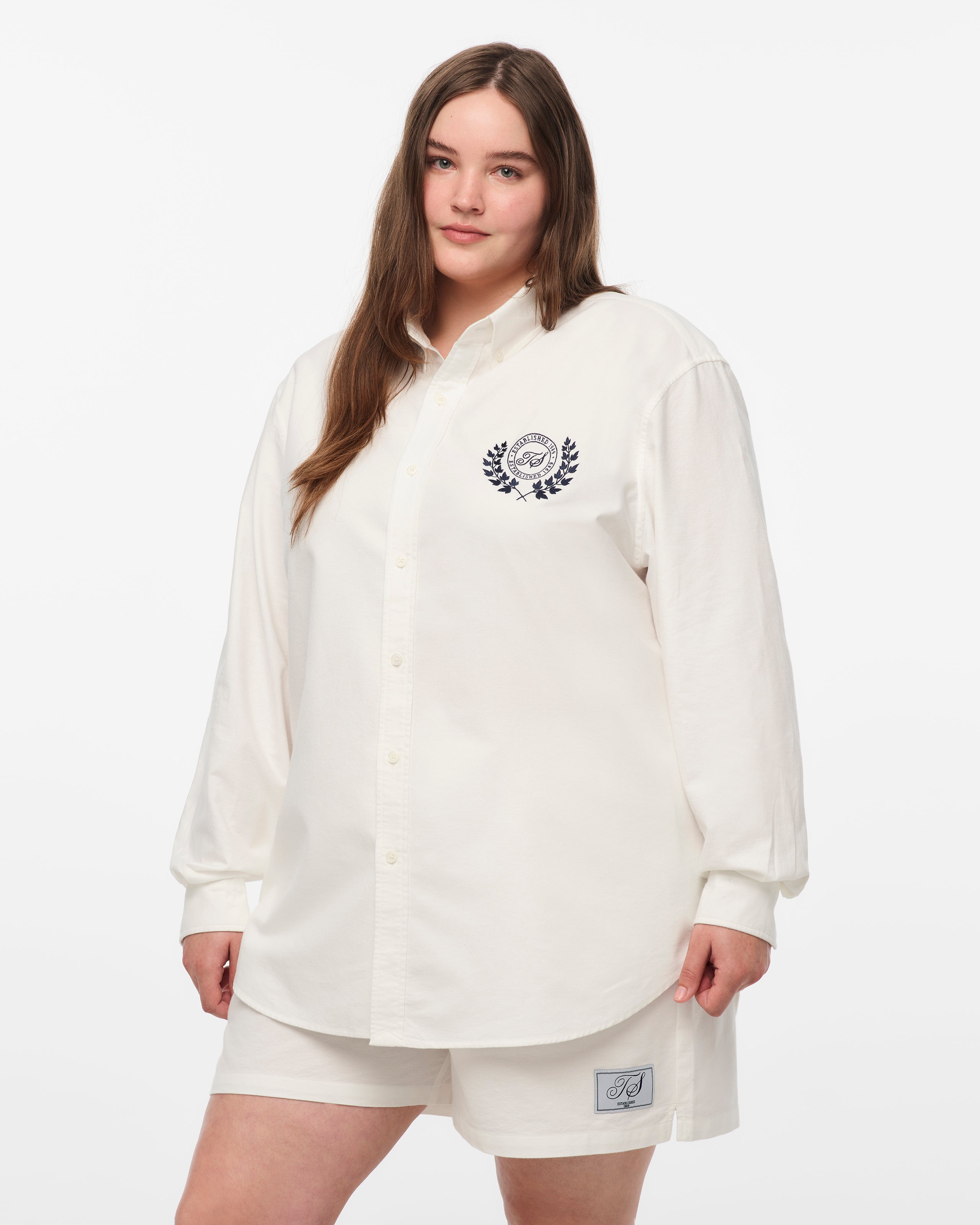 TS Crest White Oxford Shorts 2XL model close up